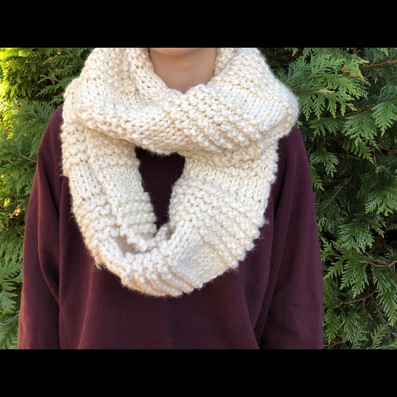 Chunky infinity scarf - Picture 3 of 3